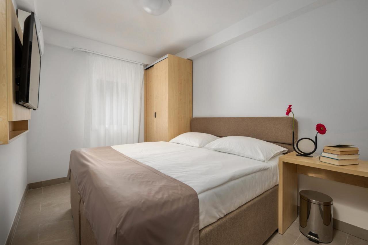 Hotel Pansion Delfin Omišalj Exterior foto
