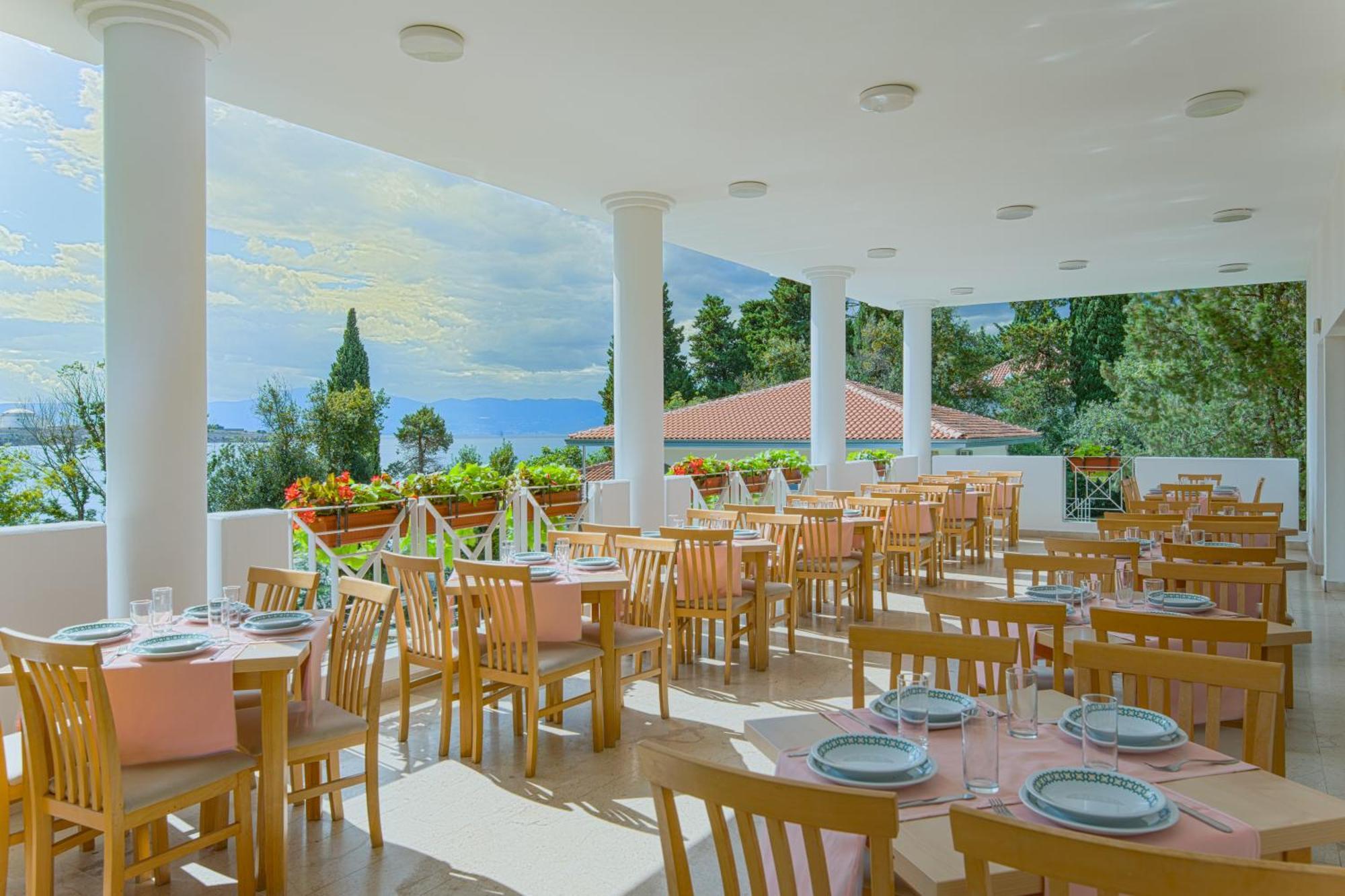 Hotel Pansion Delfin Omišalj Exterior foto