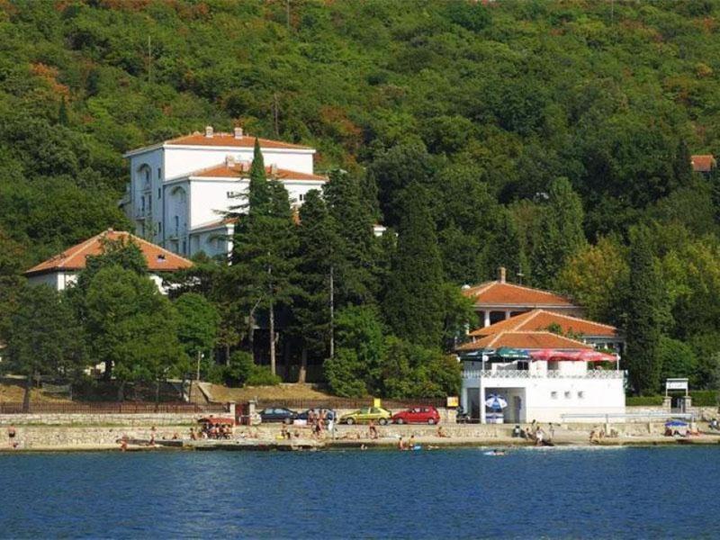 Hotel Pansion Delfin Omišalj Exterior foto
